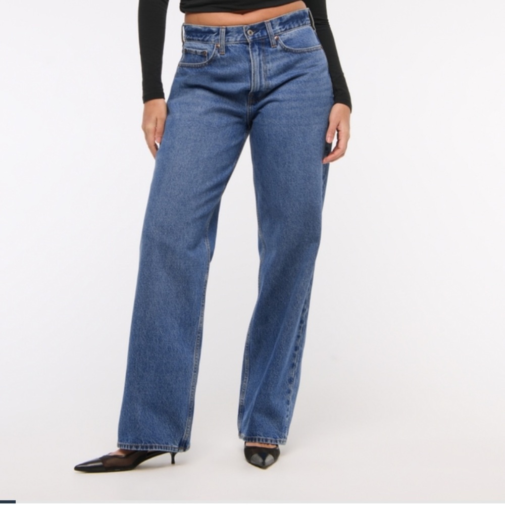 Abercrombie & Fitch Curve Love Mid Rise Slouchy Jean